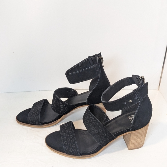 NWOT Frye and CO suede sandals - Picture 16 of 16